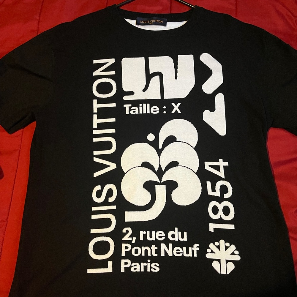 Authentic Louis Vuitton xl short sleeve sweatshirt